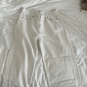 Urban outfitters pax white jeans. W26 l30